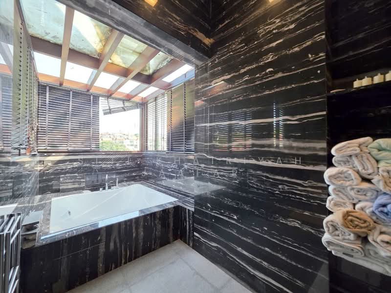 Semi-Detached House for Sale in Desa Sri Hartamas (Sri Hartamas) - SITI KHAIRIYAH JAAFAR - Bathroom - PropertyGuru.com.my