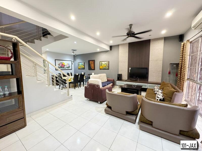 2-storey Terraced House for Sale in Setia Indah (Setia Alam) - Wilson Ng - Living Room - PropertyGuru.com.my