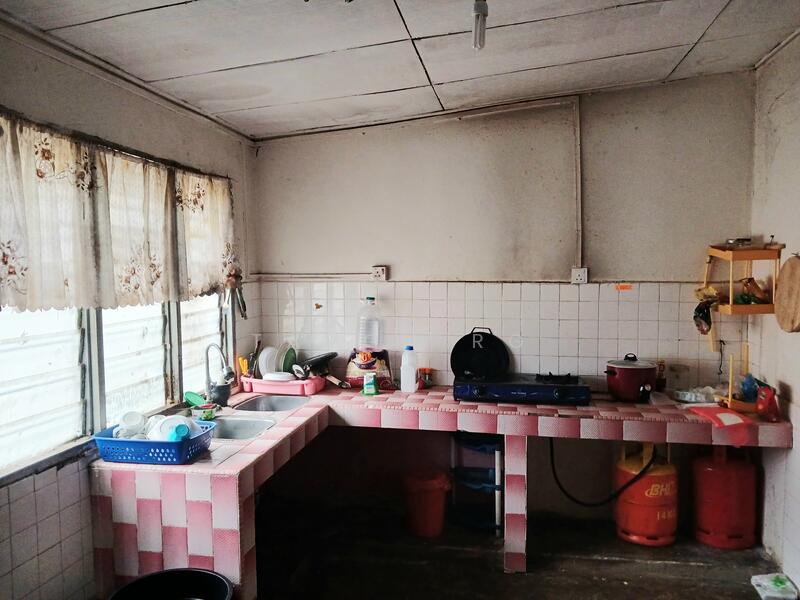 1-storey Terraced House for Sale in Seri Kembangan (Selangor) - Tavon RG - Kitchen - PropertyGuru.com.my