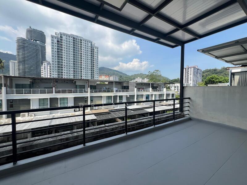 3 Storey Terrance At White Lily Gelugor Nicely Renovated untuk Untuk Disewa - RM 2,800 /bulan, Feb 2026 - Exterior - PropertyGuru.com.my