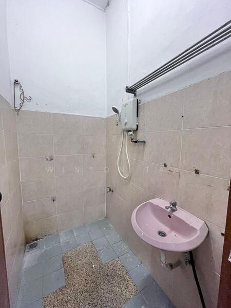 1-storey Terraced House for Sale in Taman Johor Jaya (Johor Bahru) - Winson Tan - Bathroom - PropertyGuru.com.my