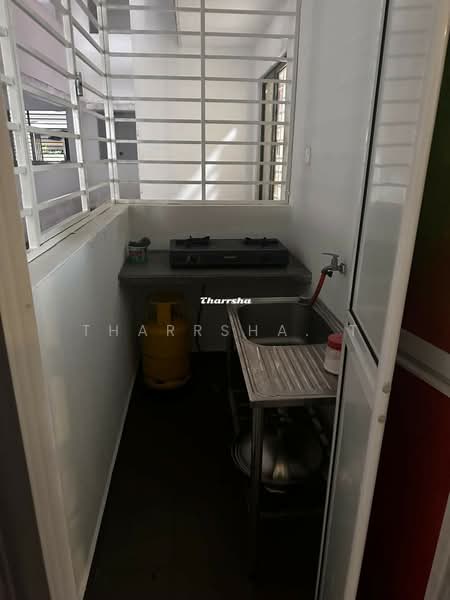 Condominium for Rent at Oasis 1 - Tharrsha. T - Kitchen - PropertyGuru.com.my