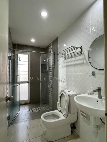 The Zest @ Kinrara 9 untuk Untuk Dijual - RM 498,000, Mac 2026 - Bathroom - PropertyGuru.com.my