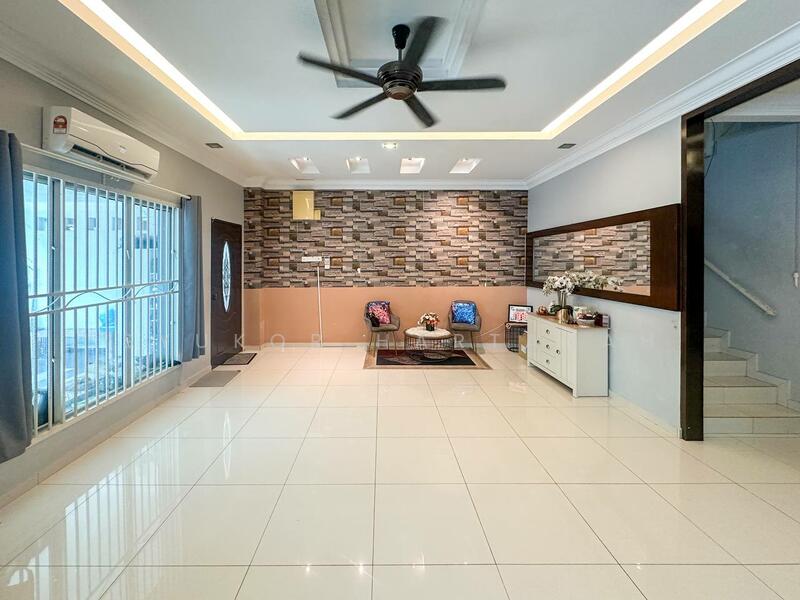 Seksyen 23, Shah Alam untuk Untuk Dijual - RM 1,250,000, Mac 2026 - Living Room - PropertyGuru.com.my