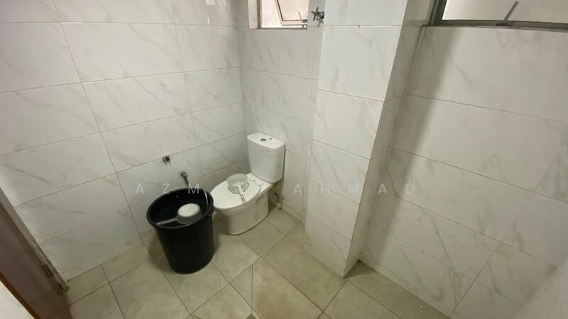 Shop / Office for Rent in Shah Alam (Selangor) - Azman Ahmad - Bathroom - PropertyGuru.com.my