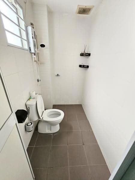 Rumah Berkembar untuk Dijual di Saujana Villa (Kajang) - Francis Thee - Bathroom - PropertyGuru.com.my