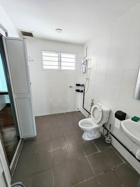 Rumah Berkembar untuk Dijual di Saujana Villa (Kajang) - Francis Thee - Bathroom - PropertyGuru.com.my