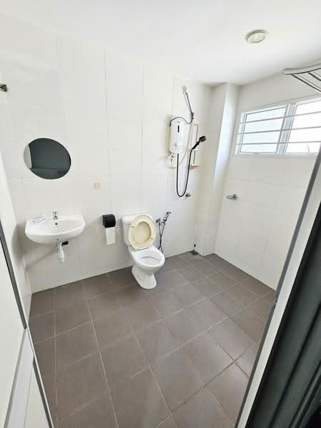 Rumah Berkembar untuk Dijual di Saujana Villa (Kajang) - Francis Thee - Bathroom - PropertyGuru.com.my