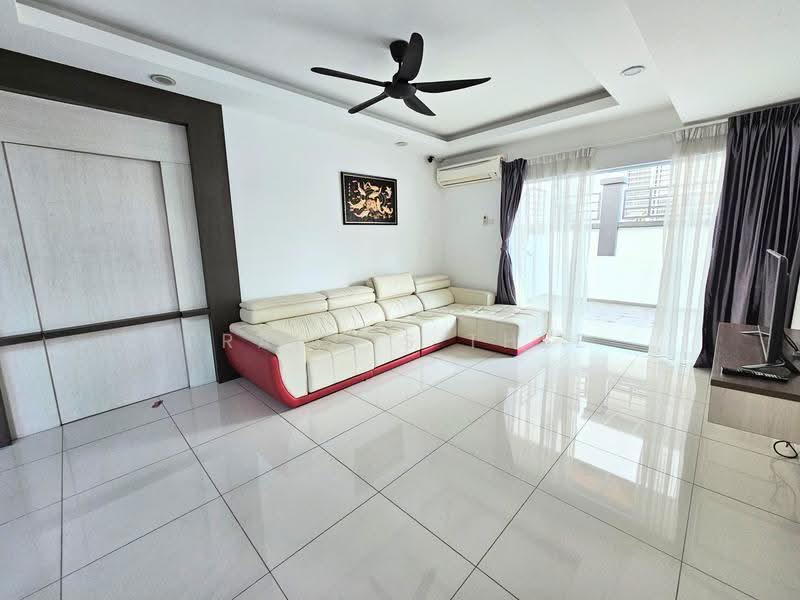 Rumah Berkembar untuk Dijual di Saujana Villa (Kajang) - Francis Thee - Living Room - PropertyGuru.com.my