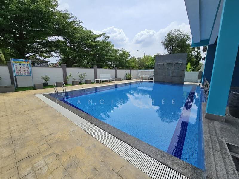 Rumah Berkembar untuk Dijual di Saujana Villa (Kajang) - Francis Thee - Pool - PropertyGuru.com.my