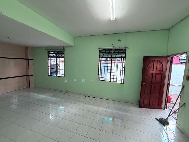 2-storey Terraced House for Rent in Taman Cheng Perdana 1 (Cheng) - Abby Ho - Living Room - PropertyGuru.com.my