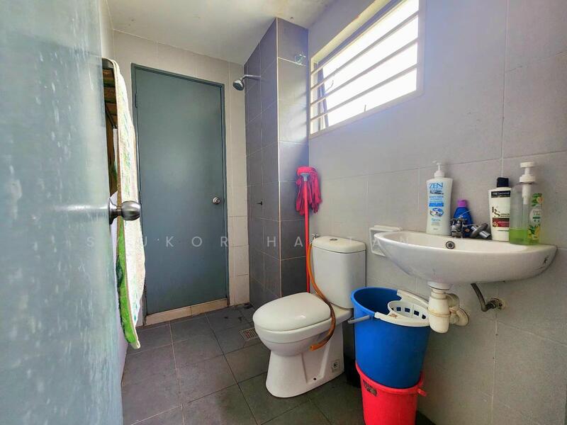 2-storey Terraced House for Sale in Sungai Buloh (Selangor) - Syukor Hartanah - Bathroom - PropertyGuru.com.my