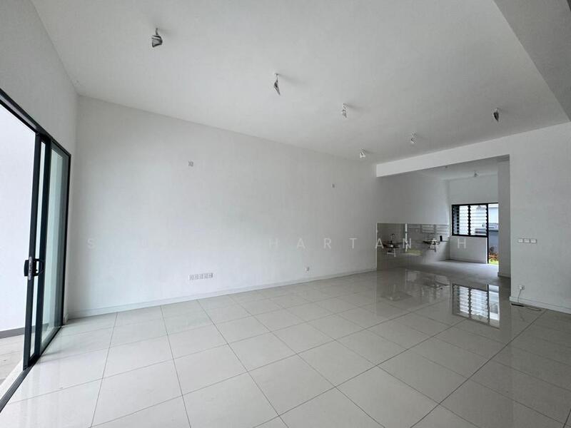 2-storey Terraced House for Sale in Sungai Buloh (Selangor) - Syukor Hartanah - Living Room - PropertyGuru.com.my