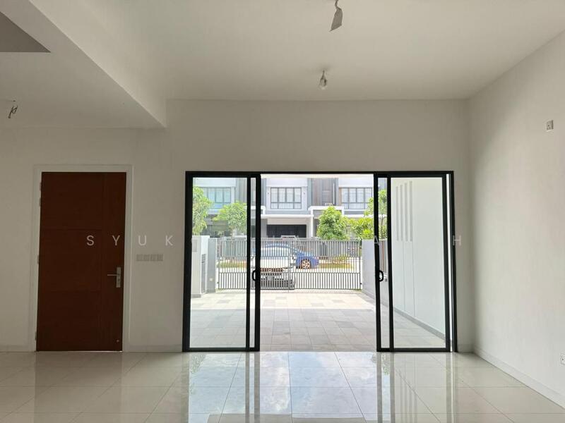 2-storey Terraced House for Sale in Sungai Buloh (Selangor) - Syukor Hartanah - Living Room - PropertyGuru.com.my