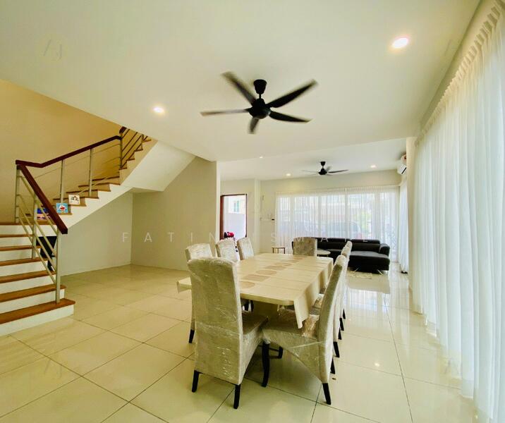 3-storey Terraced House for Sale in Taman Melawati (Ulu Kelang) - Fatin Ismail - Dining Room - PropertyGuru.com.my