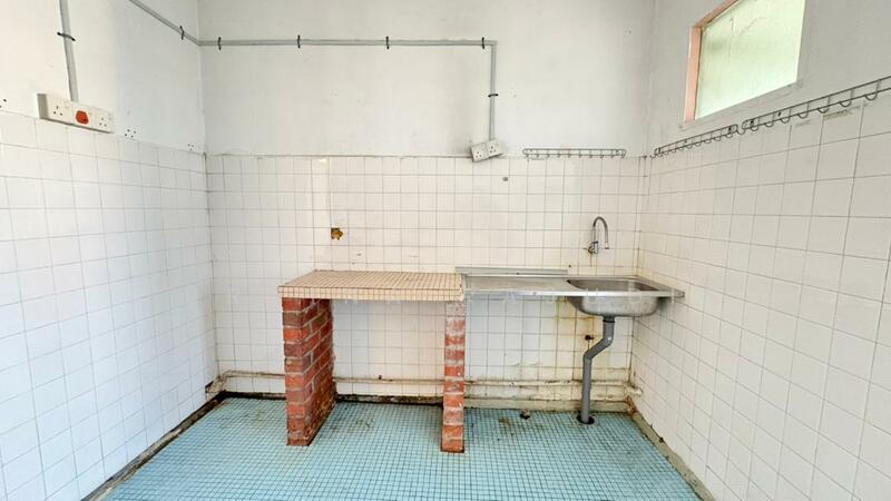 Flat PKNS Section 17 Shah Alam untuk Untuk Dijual - RM 180,000, Feb 2026 - Kitchen - PropertyGuru.com.my