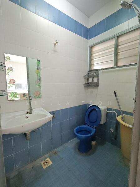 Taman Pengkalan Barat untuk Untuk Dijual - RM 330,000, Feb 2026 - Bathroom - PropertyGuru.com.my