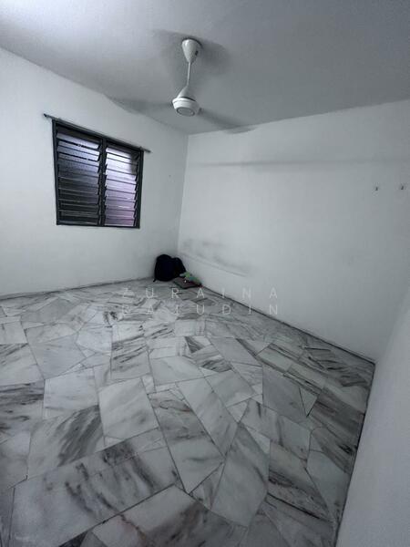 Flat PKNS Section 7 untuk Untuk Disewa - RM 1,100 /bulan, Feb 2026 - Interior - PropertyGuru.com.my