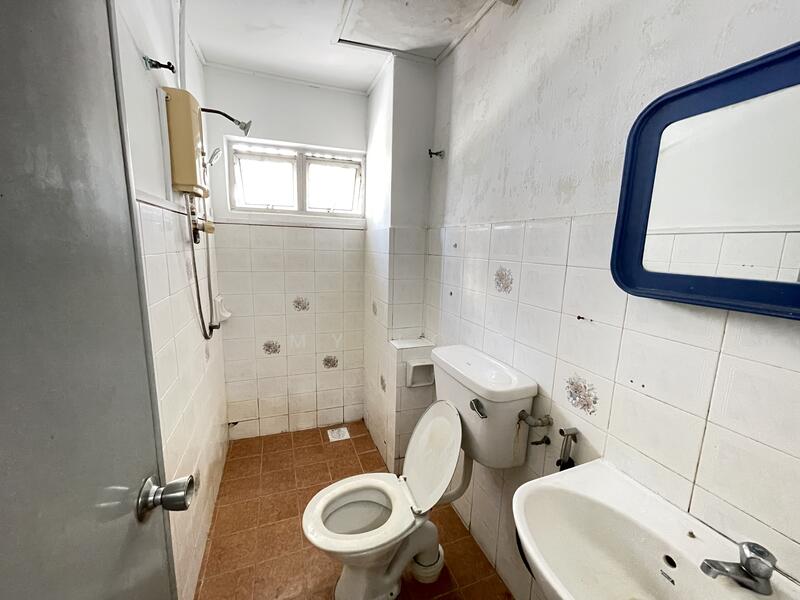 Kondominium untuk Disewa di Casa Venicia Condominium - MY Loh - Bathroom - PropertyGuru.com.my