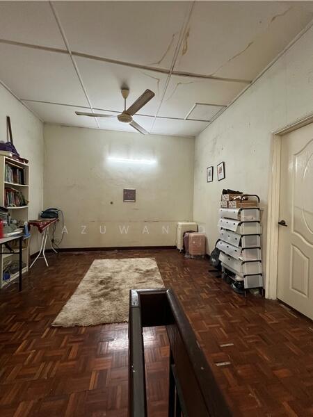 2-storey Terraced House for Sale in TTDI Jaya (Shah Alam) - Azuwan Dol - Living Room - PropertyGuru.com.my