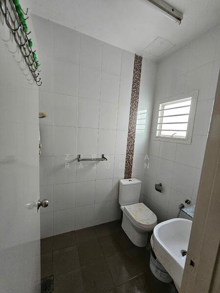 Semi-Detached House for Sale in Shah Alam (Selangor) - Zuraina Rajudin - Bathroom - PropertyGuru.com.my