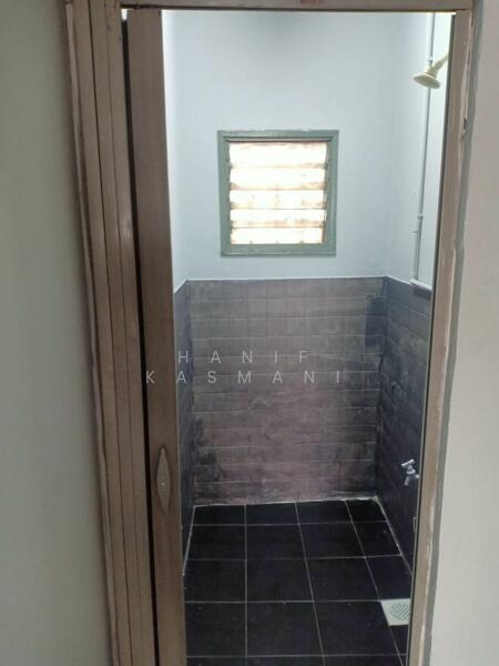 1-storey Terraced House for Sale in Kelana Jaya (Petaling Jaya) - Hanif Kasmani - Bathroom - PropertyGuru.com.my