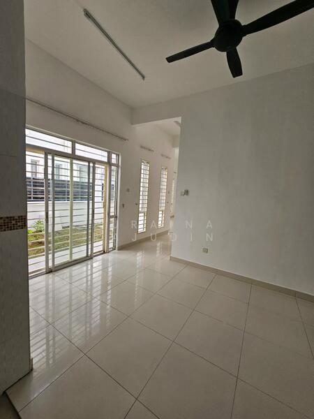 D'Kayangan untuk Untuk Dijual - RM 1,300,000, Mac 2026 - Living Room - PropertyGuru.com.my