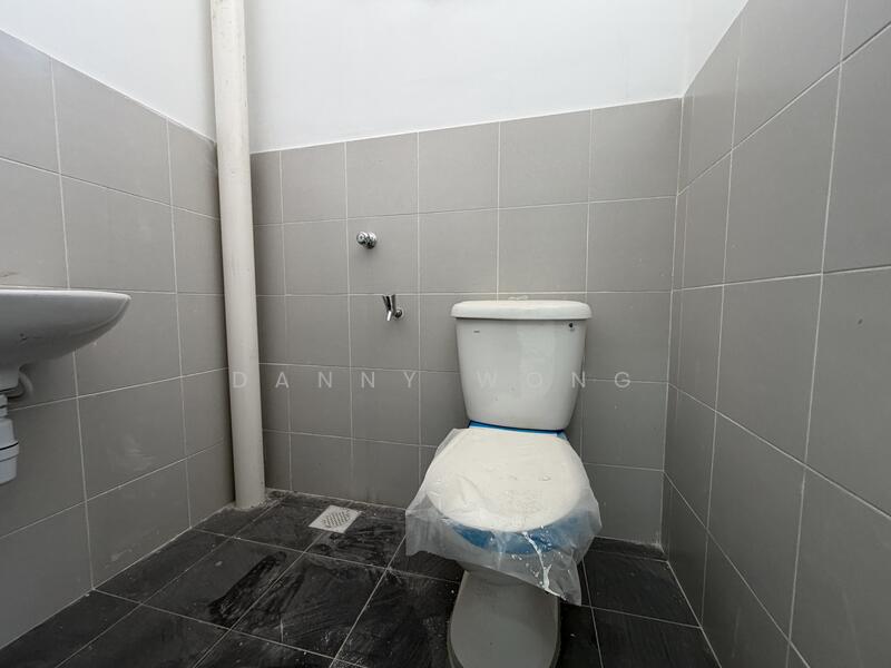 2-storey Terraced House for Sale in Taman Kundang Jaya (Rawang) - Danny Wong - Bathroom - PropertyGuru.com.my