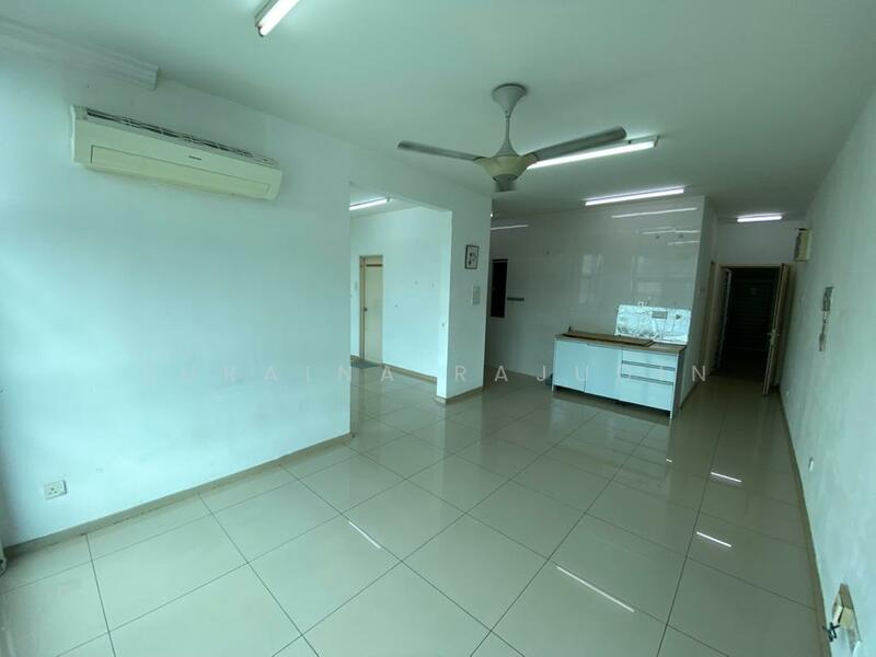 Vista Alam Serviced Apartment untuk Untuk Disewa - RM 1,400 /bulan, Mac 2026 - Living Room - PropertyGuru.com.my