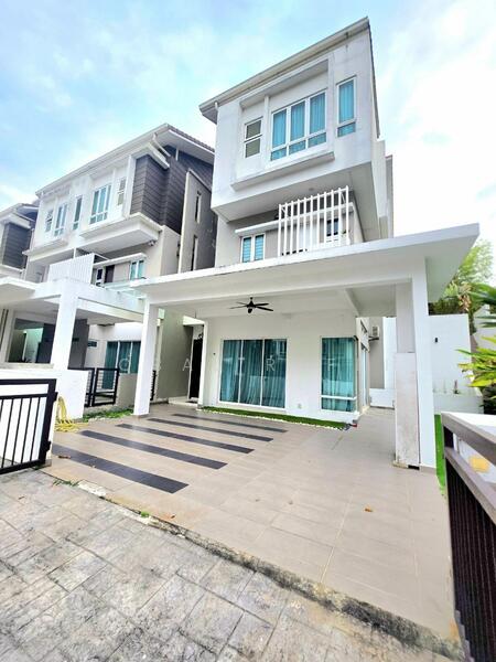 3-storey Terraced House for Sale in Tiara South (Semenyih) - Iqbal Rafei - Exterior - PropertyGuru.com.my