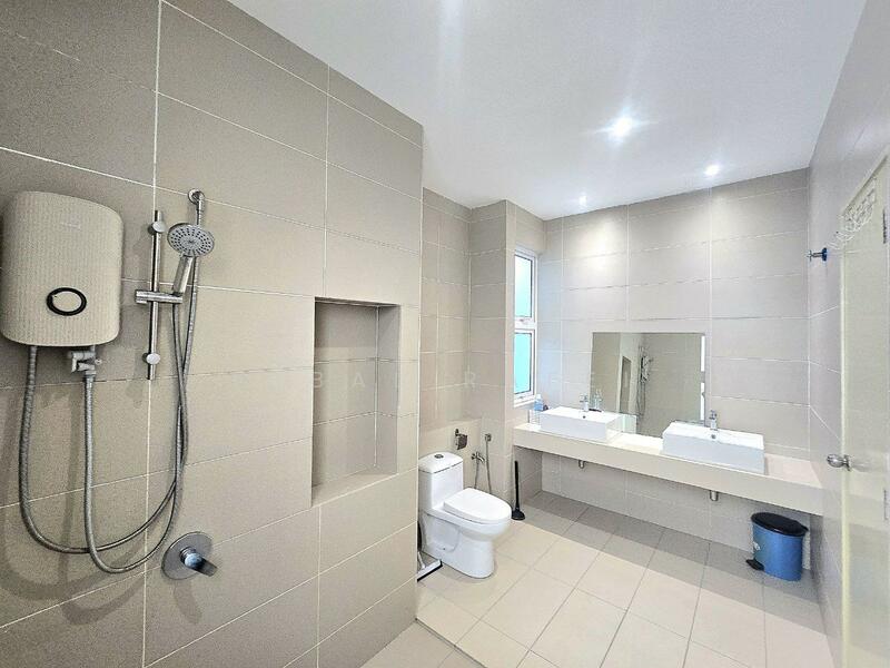 3-storey Terraced House for Sale in Tiara South (Semenyih) - Iqbal Rafei - Bathroom - PropertyGuru.com.my