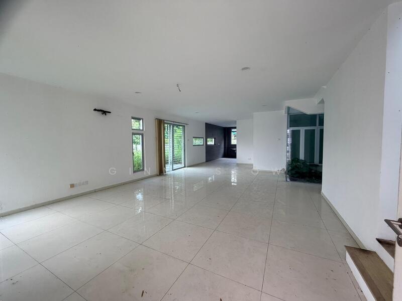 2-storey Terraced House for Sale in Bandar Putra Permai (Seri Kembangan) - Ginny Seow - Living Room - PropertyGuru.com.my