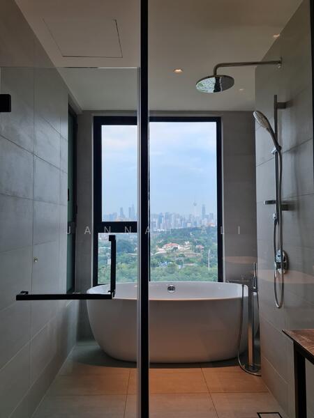 Residensi Solaris Parq untuk Untuk Disewa - RM 8,000 /bulan, Feb 2026 - Bathroom - PropertyGuru.com.my