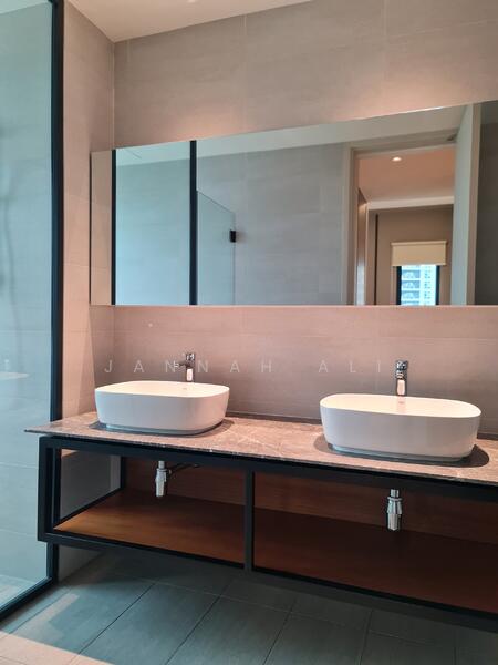 Residensi Solaris Parq untuk Untuk Disewa - RM 8,000 /bulan, Feb 2026 - Bathroom - PropertyGuru.com.my
