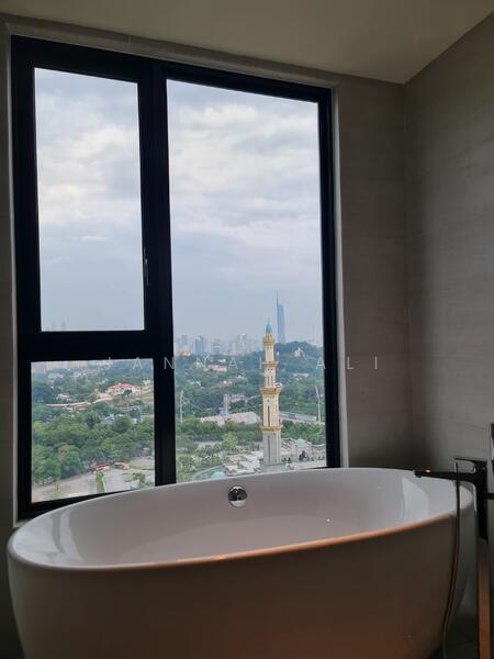 Residensi Solaris Parq untuk Untuk Disewa - RM 8,000 /bulan, Feb 2026 - Bathroom - PropertyGuru.com.my