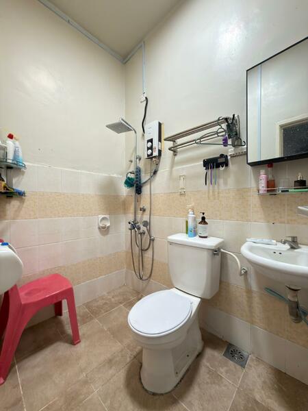 1.5-storey Terraced House for Sale in Taman Pelangi Indah (Ulu Tiram) - Zoey Kok - Bathroom - PropertyGuru.com.my