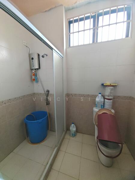 2.5-storey Terraced House for Sale in Taman Sutera Utama (Skudai) - Vincy Sia - Bathroom - PropertyGuru.com.my