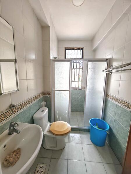 2.5-storey Terraced House for Sale in Taman Sutera Utama (Skudai) - Vincy Sia - Bathroom - PropertyGuru.com.my