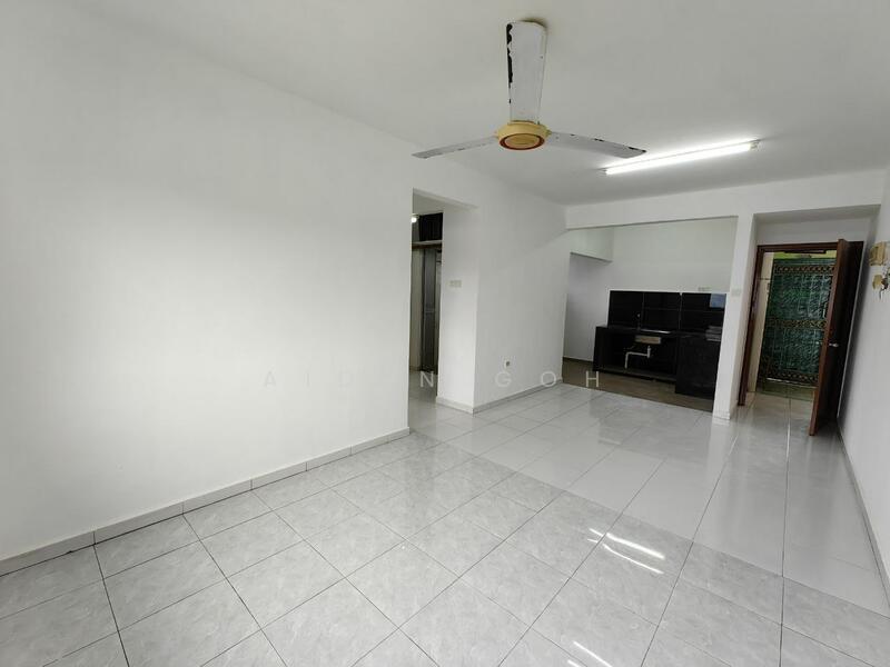 Flat Taman Pelangi Indah untuk Untuk Disewa - RM 950 /bulan, Feb 2026 - Living Room - PropertyGuru.com.my