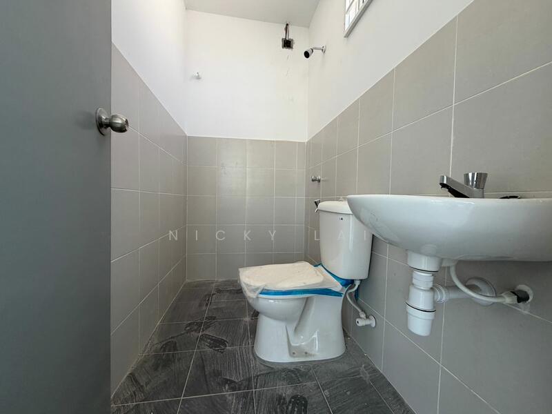 Terraced House for Sale in Taman Kundang Jaya (Rawang) - Nicky Lai - Bathroom - PropertyGuru.com.my
