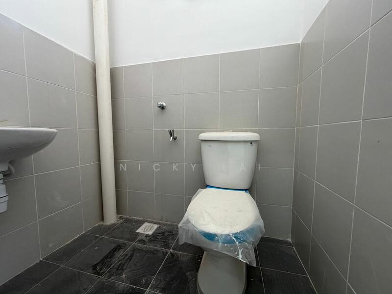 Terraced House for Sale in Taman Kundang Jaya (Rawang) - Nicky Lai - Bathroom - PropertyGuru.com.my