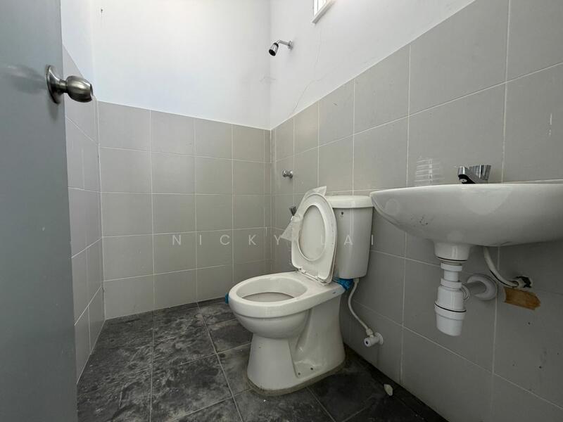 Terraced House for Sale in Taman Kundang Jaya (Rawang) - Nicky Lai - Bathroom - PropertyGuru.com.my
