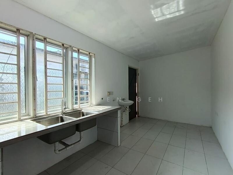 Taman Bersatu, Kuala Kedah untuk Untuk Dijual - RM 299,000, Feb 2026 - Kitchen - PropertyGuru.com.my