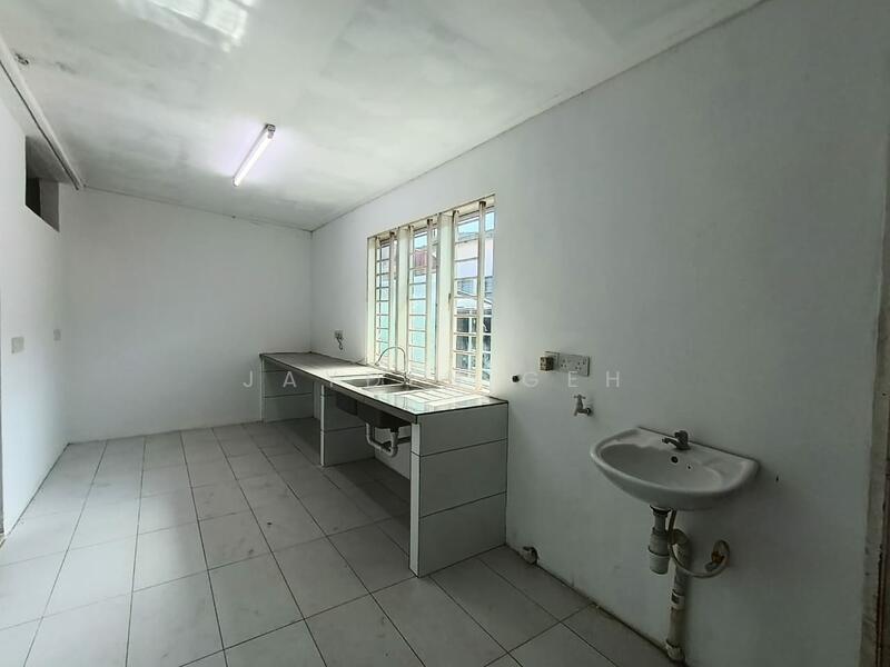 Taman Bersatu, Kuala Kedah untuk Untuk Dijual - RM 299,000, Feb 2026 - Kitchen - PropertyGuru.com.my