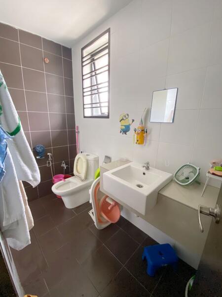 2-storey Terraced House for Sale in Taman Pelangi Indah (Ulu Tiram) - Darren Siu - Bathroom - PropertyGuru.com.my