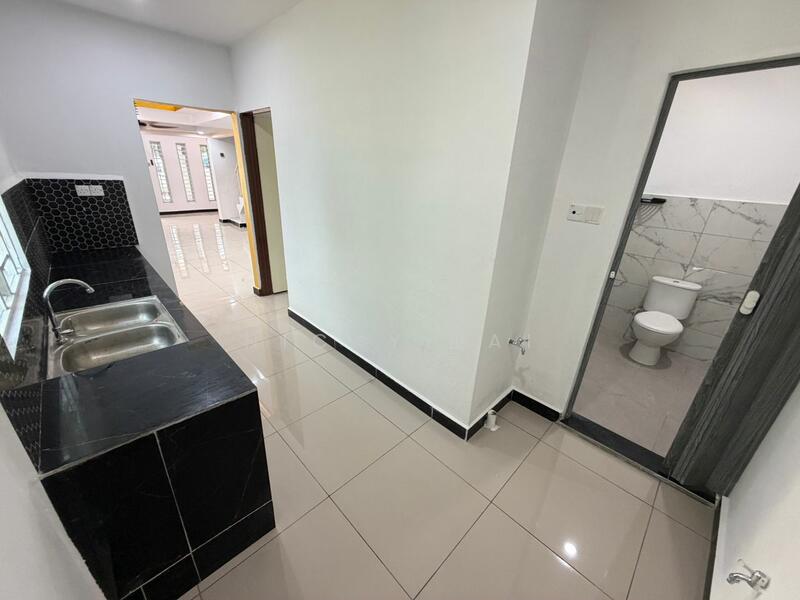 Taman Bukit Rawang Jaya untuk Untuk Dijual - RM 399,000, Mac 2026 - Kitchen - PropertyGuru.com.my