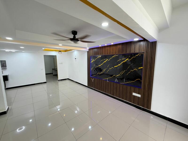 Taman Bukit Rawang Jaya untuk Untuk Dijual - RM 399,000, Mac 2026 - Living Room - PropertyGuru.com.my