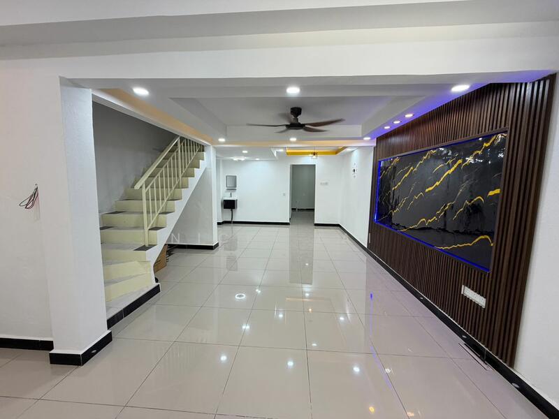 Taman Bukit Rawang Jaya untuk Untuk Dijual - RM 399,000, Mac 2026 - Living Room - PropertyGuru.com.my