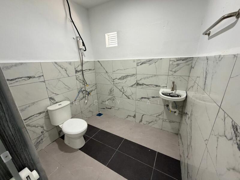 Taman Bukit Rawang Jaya untuk Untuk Dijual - RM 399,000, Mac 2026 - Bathroom - PropertyGuru.com.my