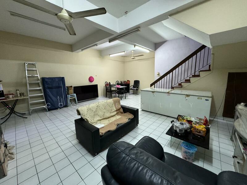 2-storey Terraced House for Sale in Taman Johor Jaya (Johor Bahru) - Coco Feng Lily - Living Room - PropertyGuru.com.my